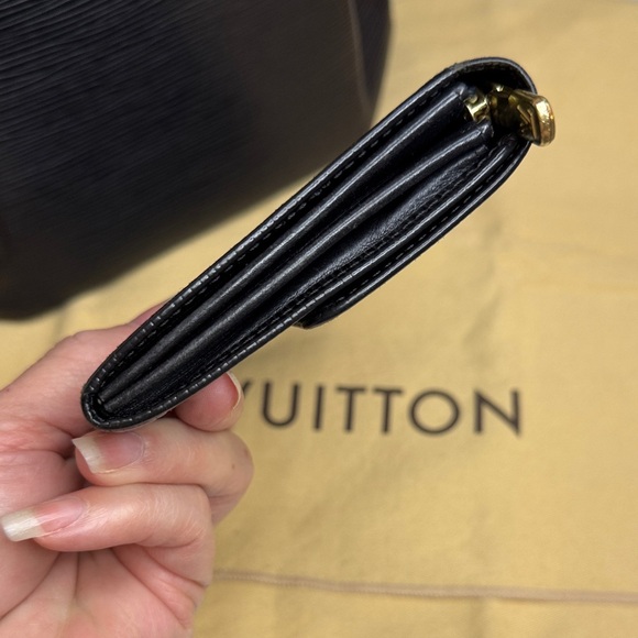 Louis Vuitton Sac d’Epaule Bucket Bag w/ Epi leather wallet - Picture 8 of 16